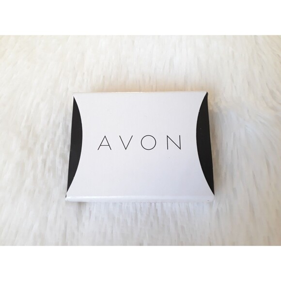 AVON ANIMAL PRINT LOCKET NECKLACE "GIRAFFE" (SILVERTONE ONLY) "RARE" ~NEW SEALED - Picture 5 of 6